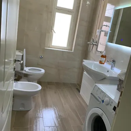 With Shared Bathroom ホームステイ *