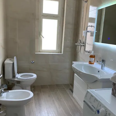 ホームステイ With Shared Bathroom *